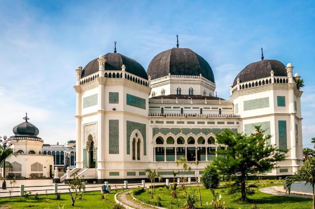 The Sulthan Darussalam Medan Luaran gambar