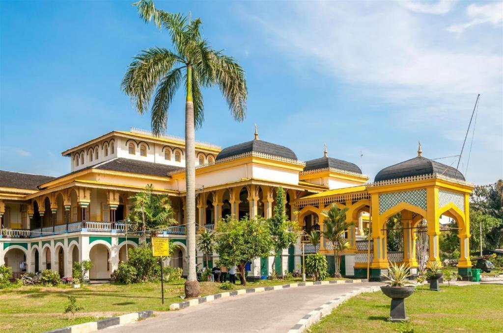 The Sulthan Darussalam Medan Luaran gambar