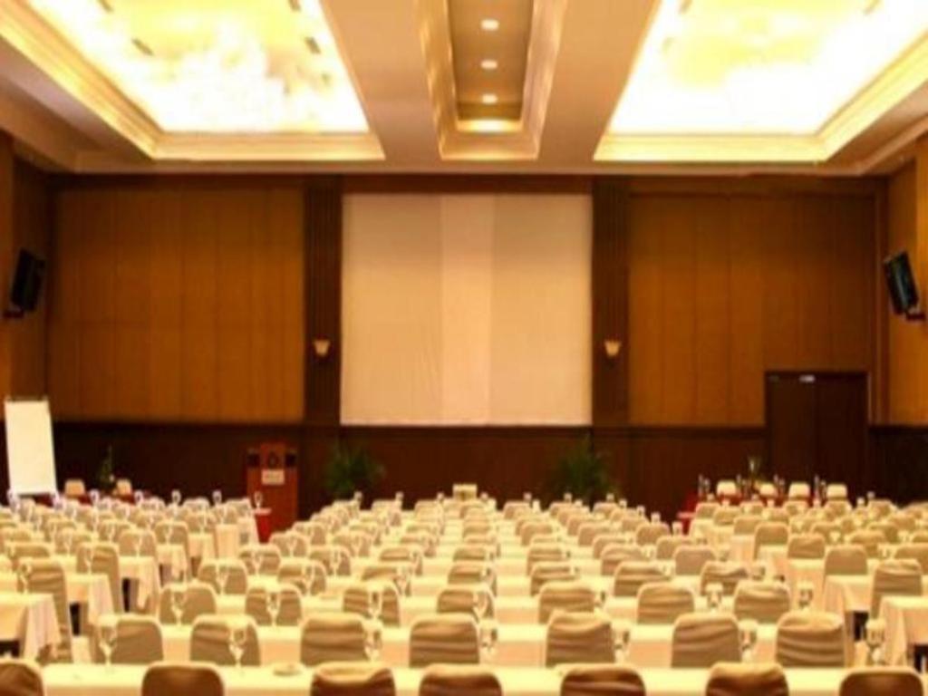 The Sulthan Darussalam Medan Luaran gambar